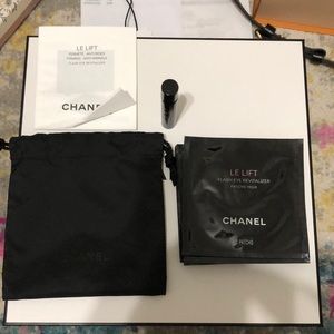 10 Pouches (2 patches in each pouch) of Chanel Le Lift Flash Eye Revitalizer